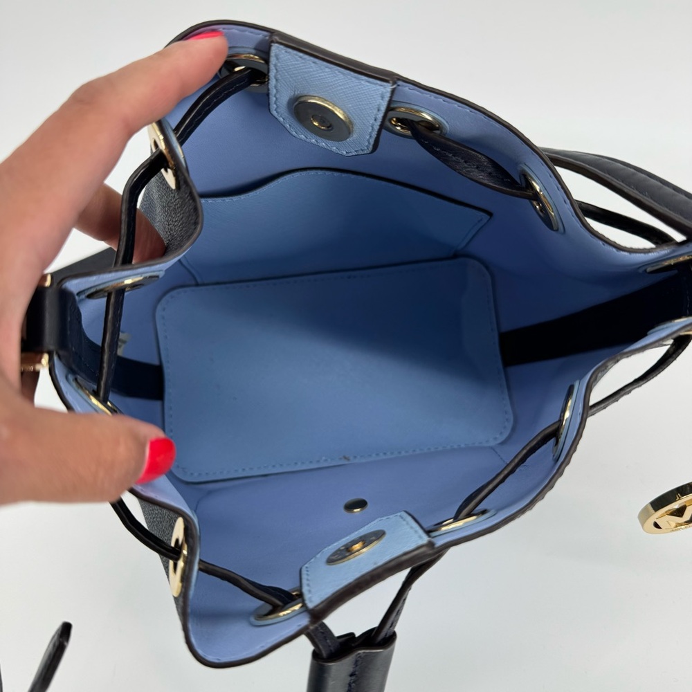 Michael Kors Greenwich Small Bucket Bag Crossbody Handbag In Blue EUC $298 - Picture 4 of 12
